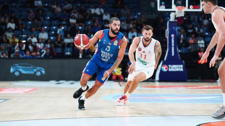 Anadolu Efes'ten Pınar Karşıyaka'ya 16 sayı fark!