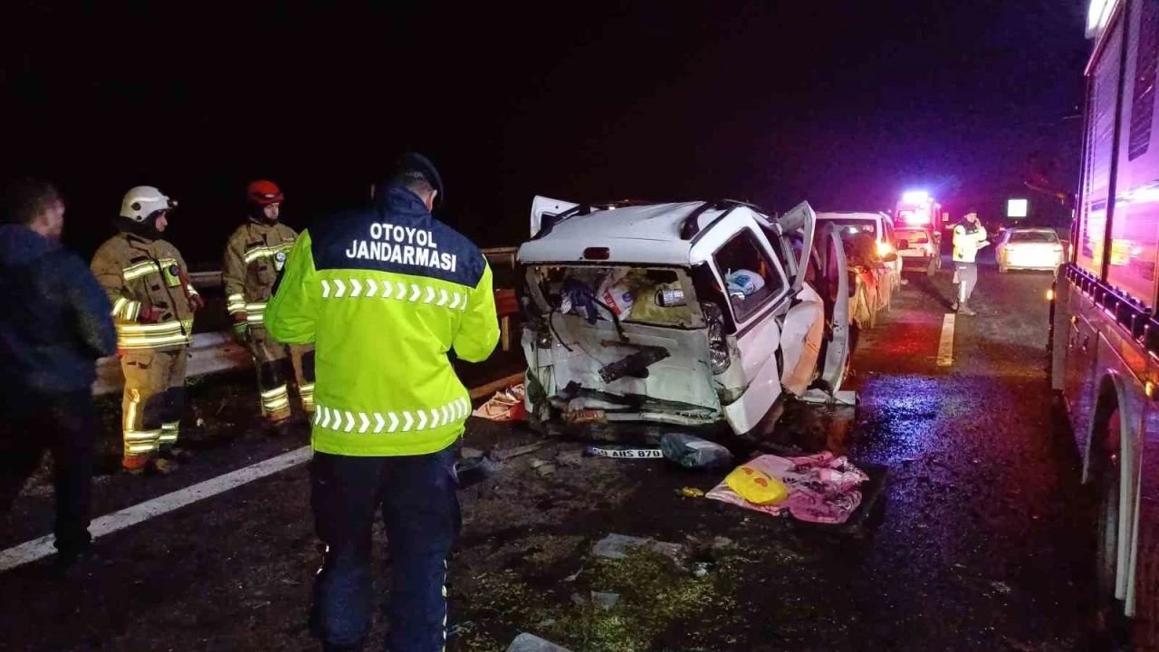 Anadolu Otoyolu’nda iki ayrı zincirleme kazada 10 araç çarpıştı: 8 yaralı
