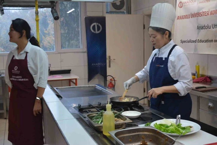 Anadolu Üniversitesi’nde Kore yemeği atölyesi gerçekleştirildi
