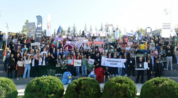 Anadolu Üniversitesi’nde Öğrenci Kulüpleri Şenliği coşkusu
