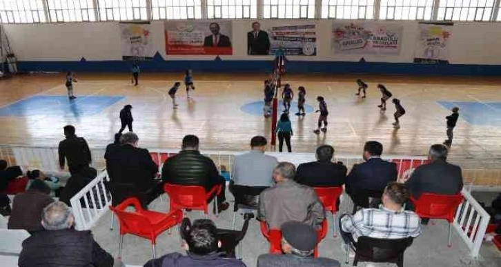 'Anadolu Yıldızlar Ligi Voleybol Grup Müsabakaları' Silifke'de başladı