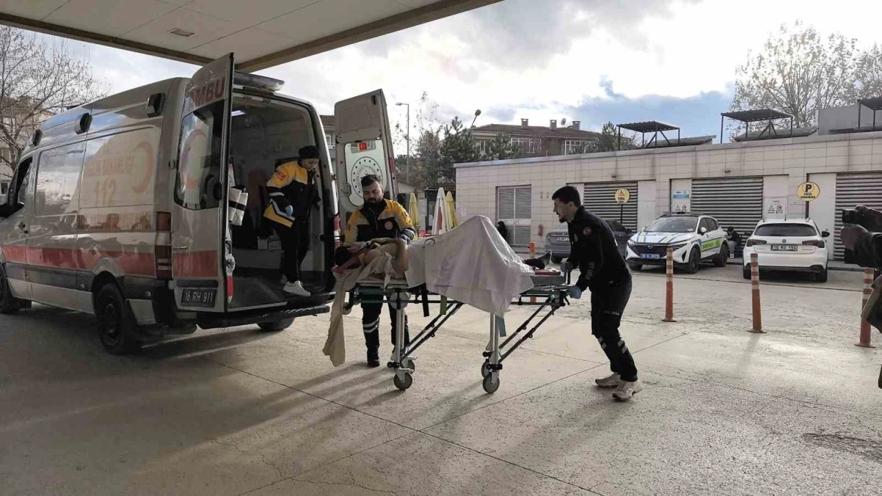 Anahtar unutulunca iple sarkıtılan genç 3’üncü kattan düştü
