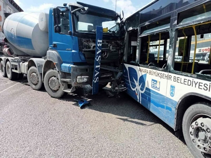 Ankara’da belediye otobüsü ile beton mikserinin çarpışma anı kamerada
