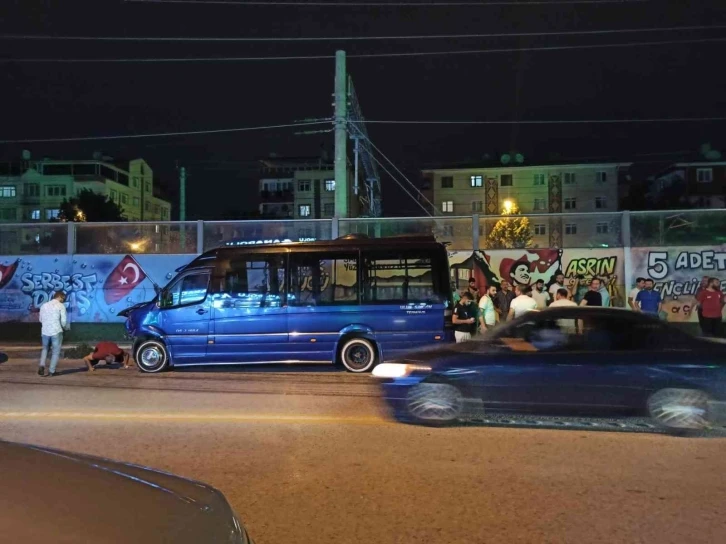 Ankara’da dolmuş ile hafif ticari araç kafa kafaya çarpıştı: 2 yaralı
