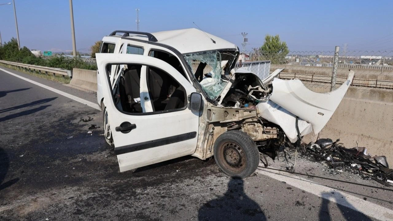 Ankara'da otobanda ters yöne seyreden aracın neden olduğu kazada 3 kişi öldü