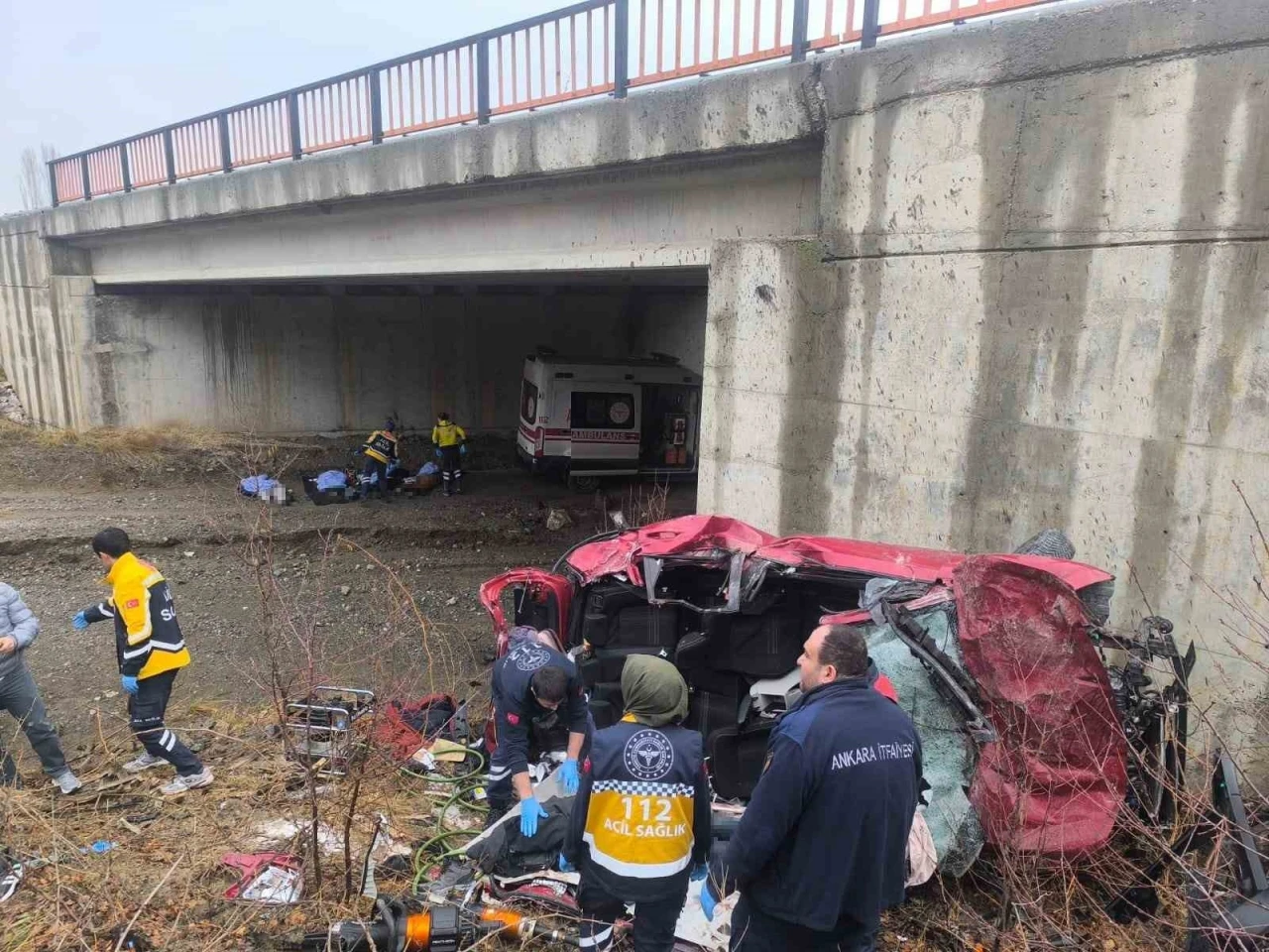 Ankara’da otomobil şarampole uçtu: 5 ölü
