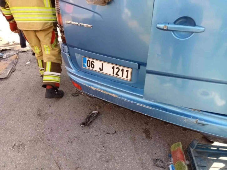 Ankara’da otomobilin çarptığı dolmuş defalarca takla attı: 20 yaralı
