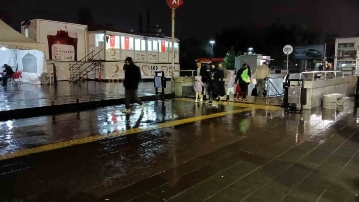 Ankara’da sağanak yağış başladı
