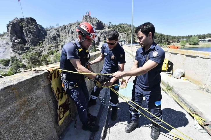 Ankara İtfaiyesi’nden gerçeğini aratmayan arama kurtarma tatbikatı
