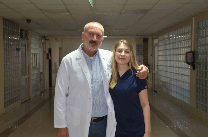 Anne babasının izinden gitti, doktor oldu
