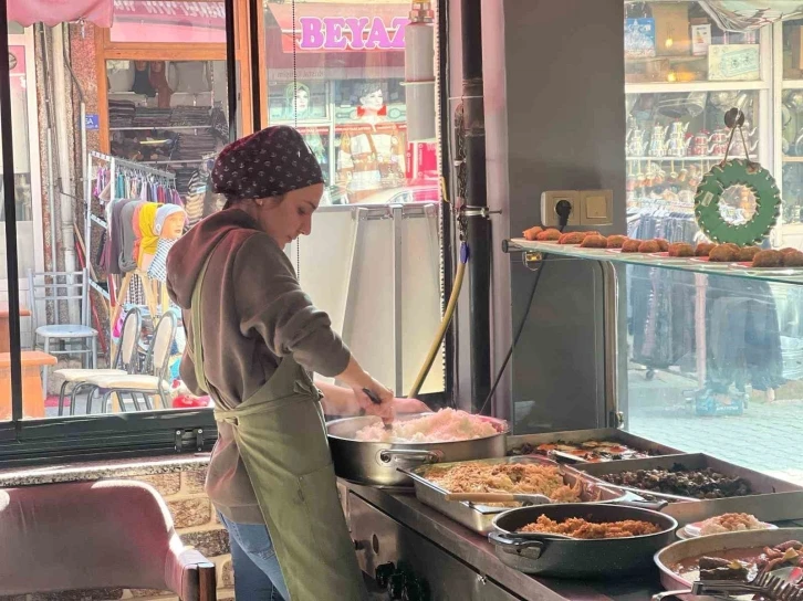 Anneannesinden öğrendiği lokantacılık mesleğiyle istihdam sağlıyor
