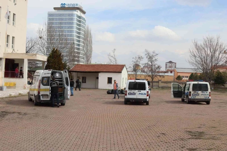 Annesini bıçaklayan eski eşinin mahkemede beraatini istedi
