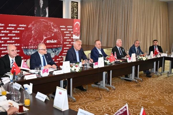 ANSİAD iki bakanı ağırladı