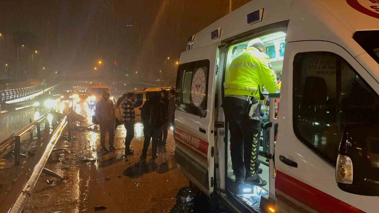 Antakya’da refüje çarpan aracın sürücüsü yaralandı
