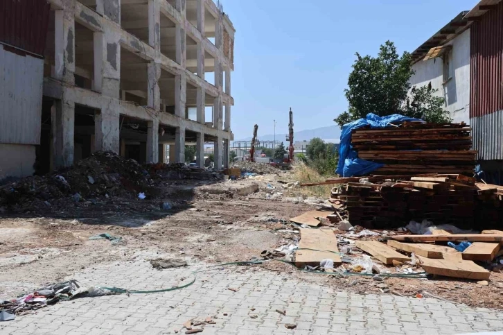 Antakya sanayi sitesinde çöplük yangını çıktı
