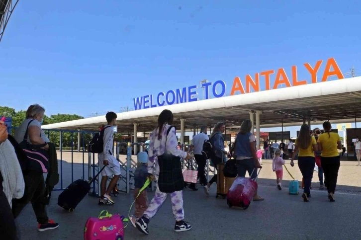 Antalya 2022’yi 13 milyon 74 bin 142 turistle tamamladı
