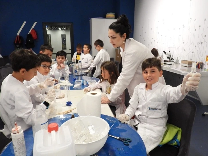 Antalya Bilim Merkezi’nden çocuklara ‘Tematik Bilim Kampı’
