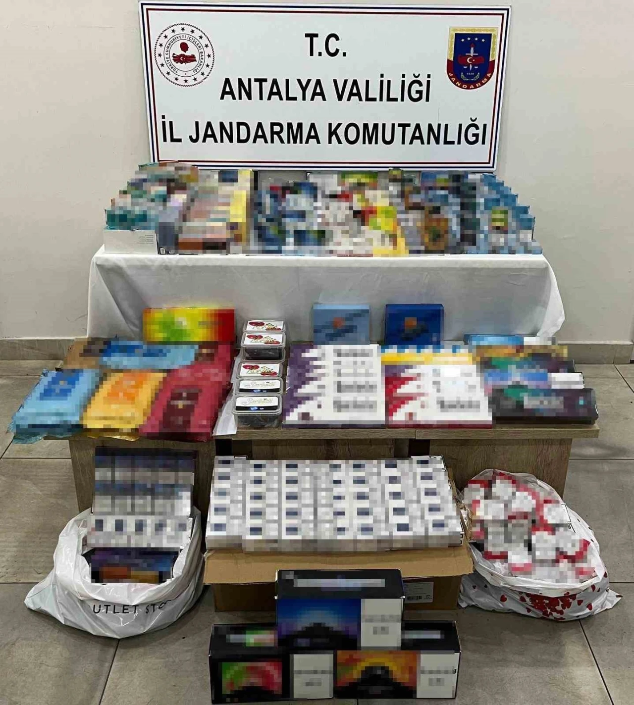 Antalya’da 2 bin 132 paket kaçak sigara ve tütün ele geçirildi
