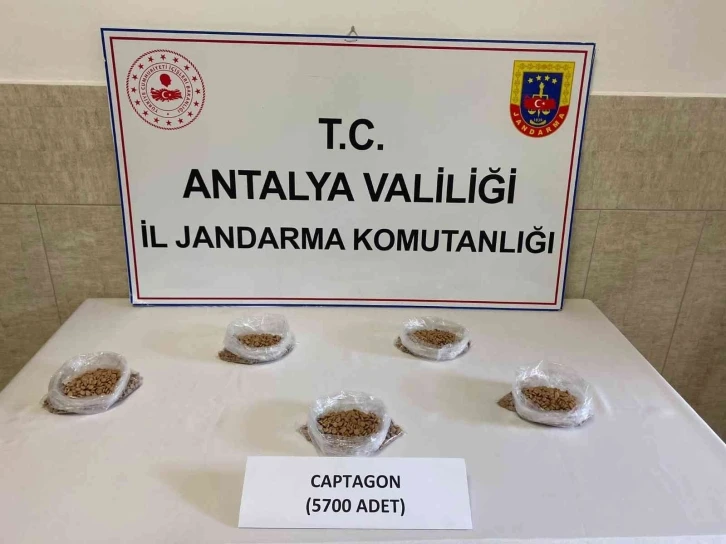 Antalya’da 5 bin 700 adet uyuşturucu hap ele geçirildi
