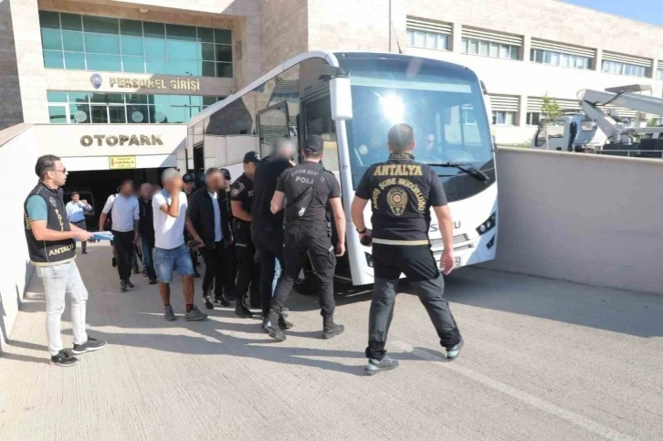 Antalya’da aranan 60 şüpheli yakalandı
