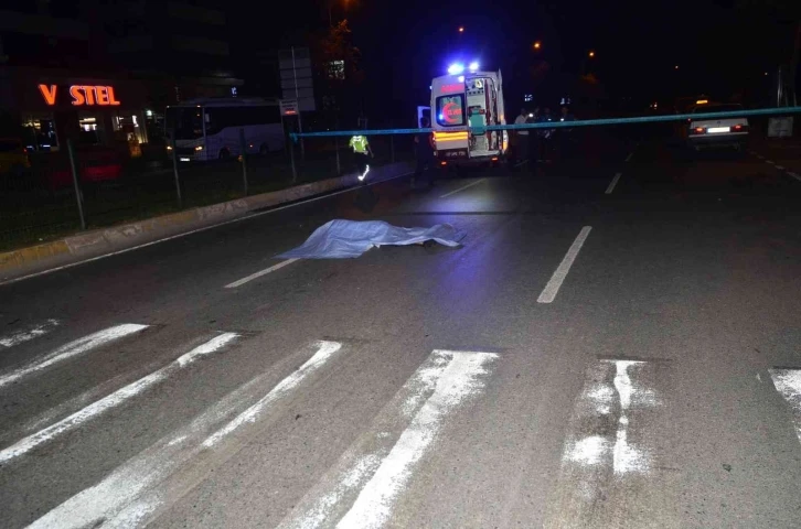 Antalya’da cinayet gibi kaza: Darp edilip yola bırakılan gencin üzerinden ticari taksi geçti
