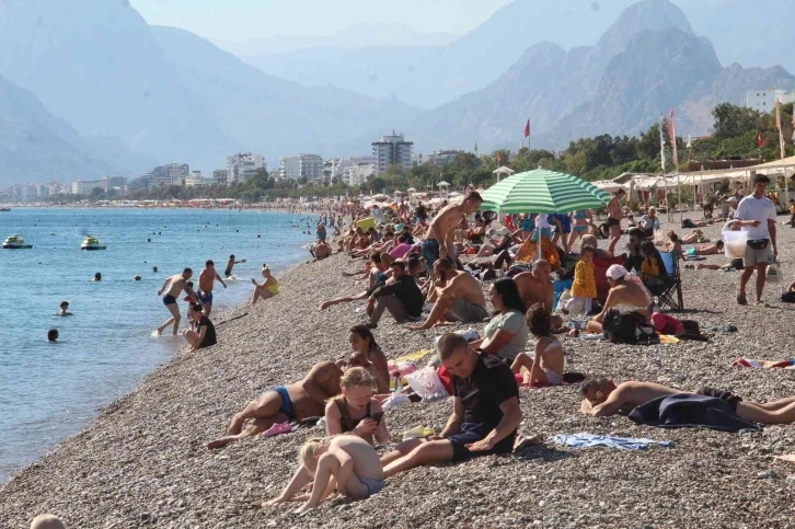 Antalya’da ekim ayı sonunda deniz keyfi
