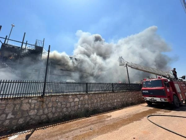 Antalya'da fabrika yangını