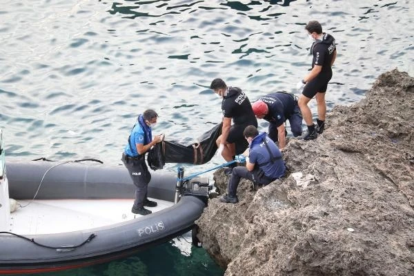 Antalya'da falezlerdeki kayalıkta kadın cesedi bulundu