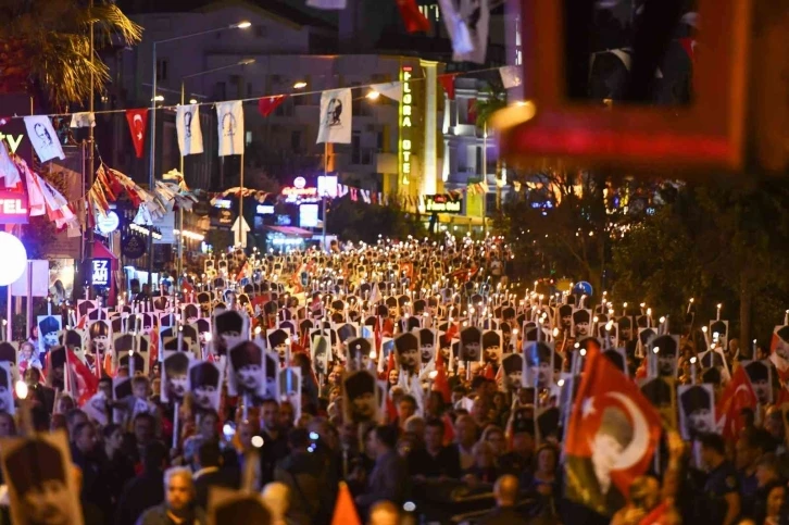 Antalya’da geceyi meşaleler aydınlattı
