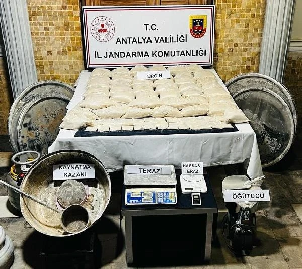 Antalya'da jandarma 68 kilo eroin ele geçirdi; 2 gözaltı