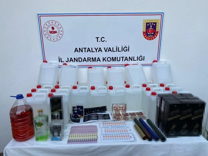 Antalya’da jandarmadan kaçak ve sahte içki operasyonu
