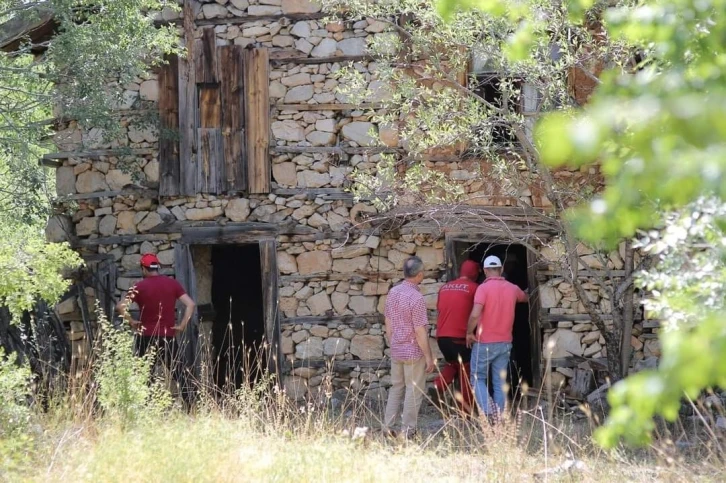 Antalya’da kayıp yaşlı kadını arama çalışmaları 5’inci gününde
