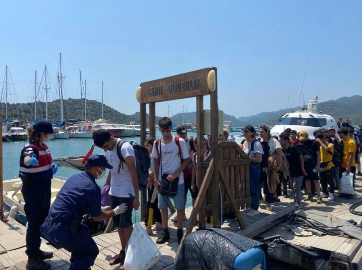 Antalya’da Kekova Adası’na bırakılan 160 düzensiz göçmen yakalandı
