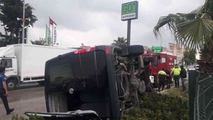 Antalya’da lüks minibüs yoldan çıktı: 1 yaralı
