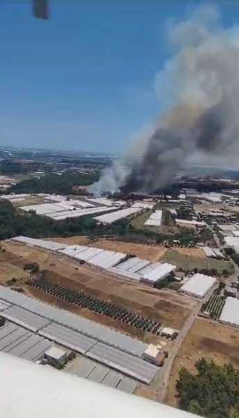 Antalya’da orman dışı otluk alanda yangın
