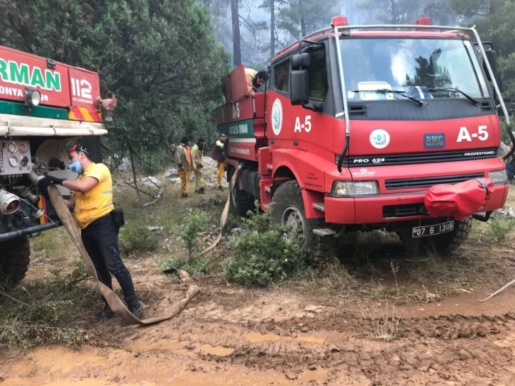 Antalya’da orman yangınına 450 kişilik ekiple müdahale ediyor
