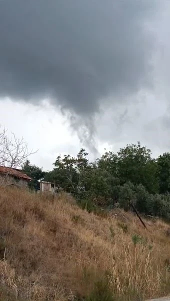 Antalya’da ormanlık alanda oluşan hortum kısa süreli paniğe yol açtı
