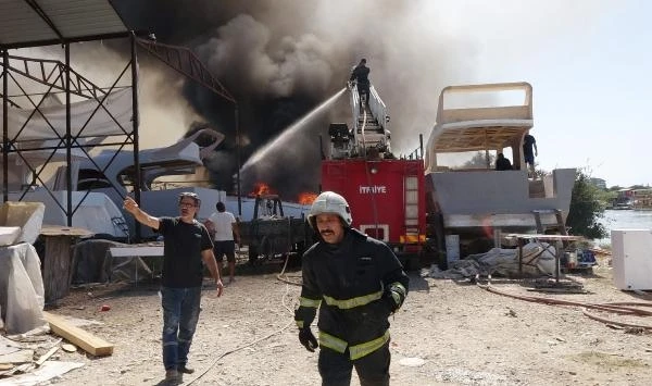 Antalya'da ot yangını, bakım yapılan teknelere ve ormana sıçradı (2)- Yeniden