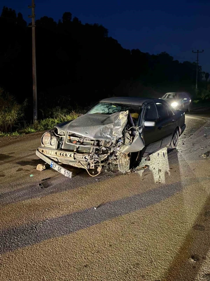 Antalya’da otomobil ile çarpışan motosikletin sürücüsü hayatını kaybetti
