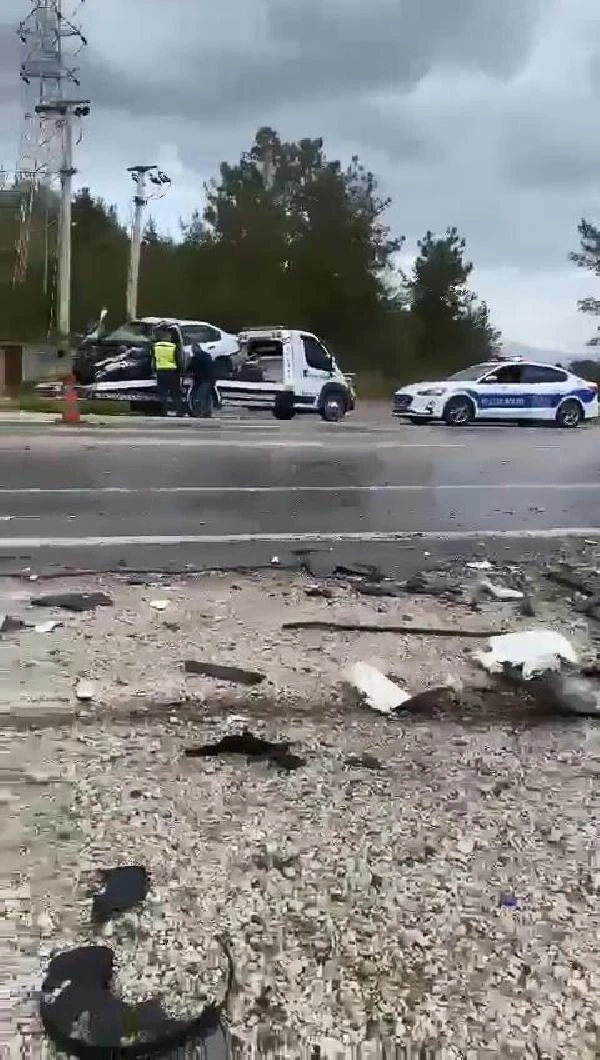 Antalya'da otomobil ile TIR çarpıştı: 1'i avukat 2 ölü, 2 yaralı