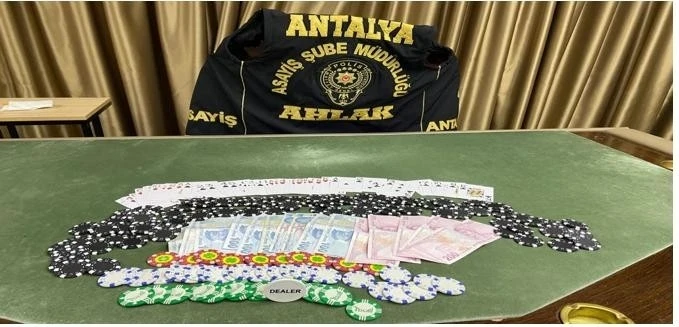 Antalya’da polisten kumar baskını
