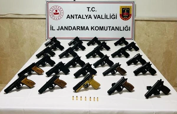 Antalya'da silah ticareti yapan 3 kişi tutuklandı