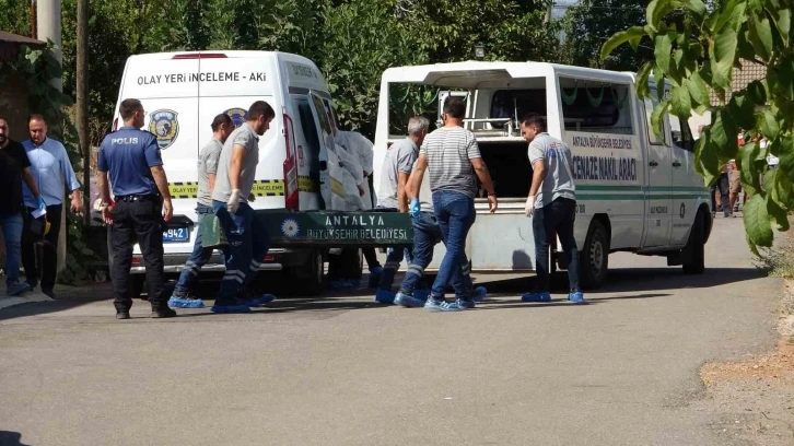 Antalya’da tartıştığı 2 çocuk annesi eşini banyoda av tüfeği ile öldürdü
