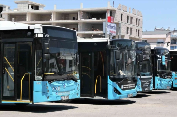 Antalya’da turizm sezonu açıldı, toplu taşıma araçları şoförsüz kaldı
