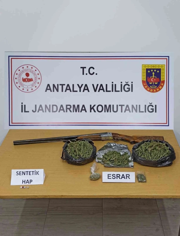 Antalya’da yarım kilo uyuşturucu ele geçirildi
