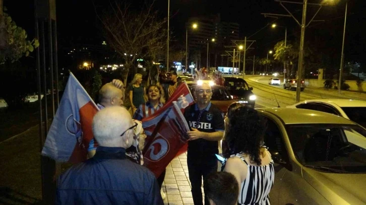 Antalya’da yaşayan Trabzonlular 38 yıl sonra şampiyonluğu kutladı
