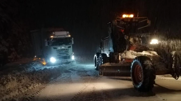 Antalya- Konya Kara Yolu tırların geçişine kapatıldı
