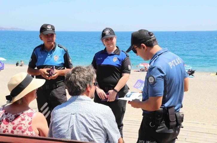 Antalya polisinden, sahilde boğulma ve güvenlik bilgilendirmesi
