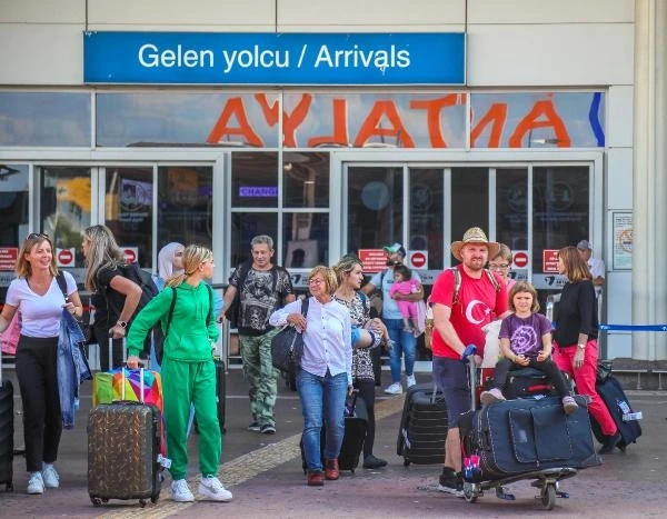Antalya'ya 7 ayda 8 milyon 184 bin 89 turist geldi