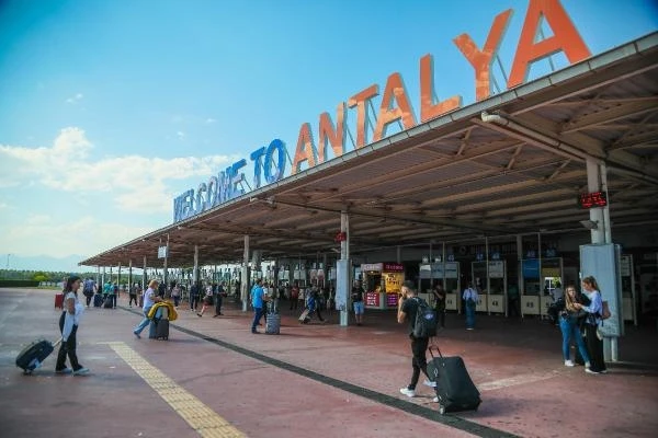 Antalya'ya hava yoluyla gelen turist sayısı 7 milyonu aştı